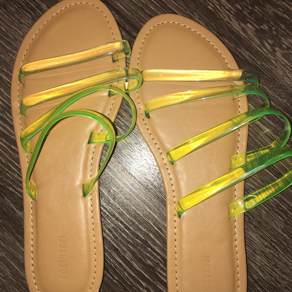 BRAND NEW LIME GREEN SANDALS! - Picture 2 of 3
